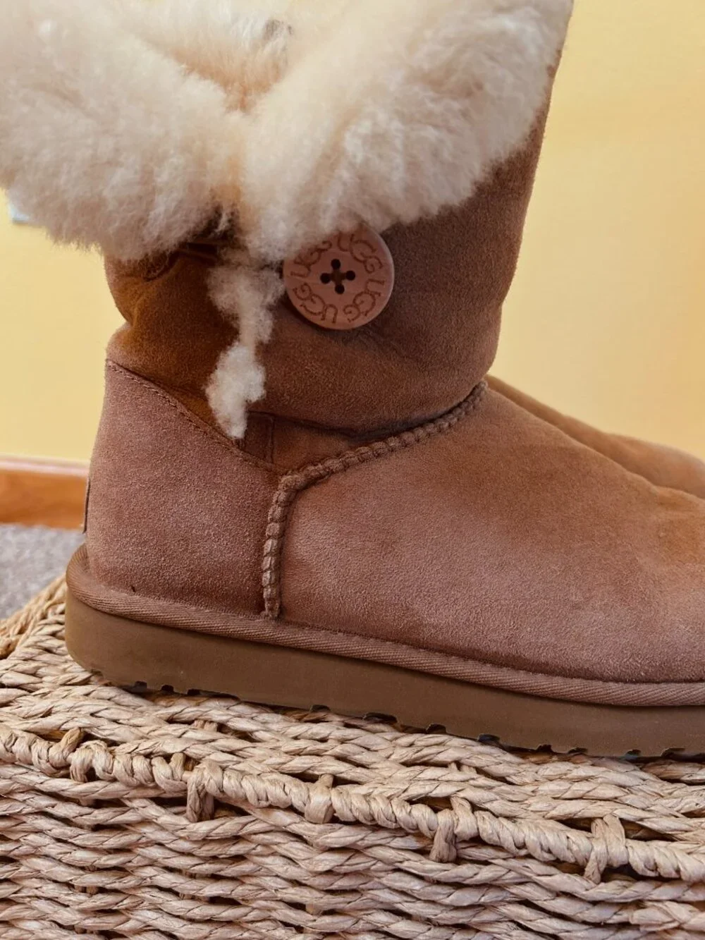 Ugg Bailey Button II (Women's Size 10) Color: Chestnut